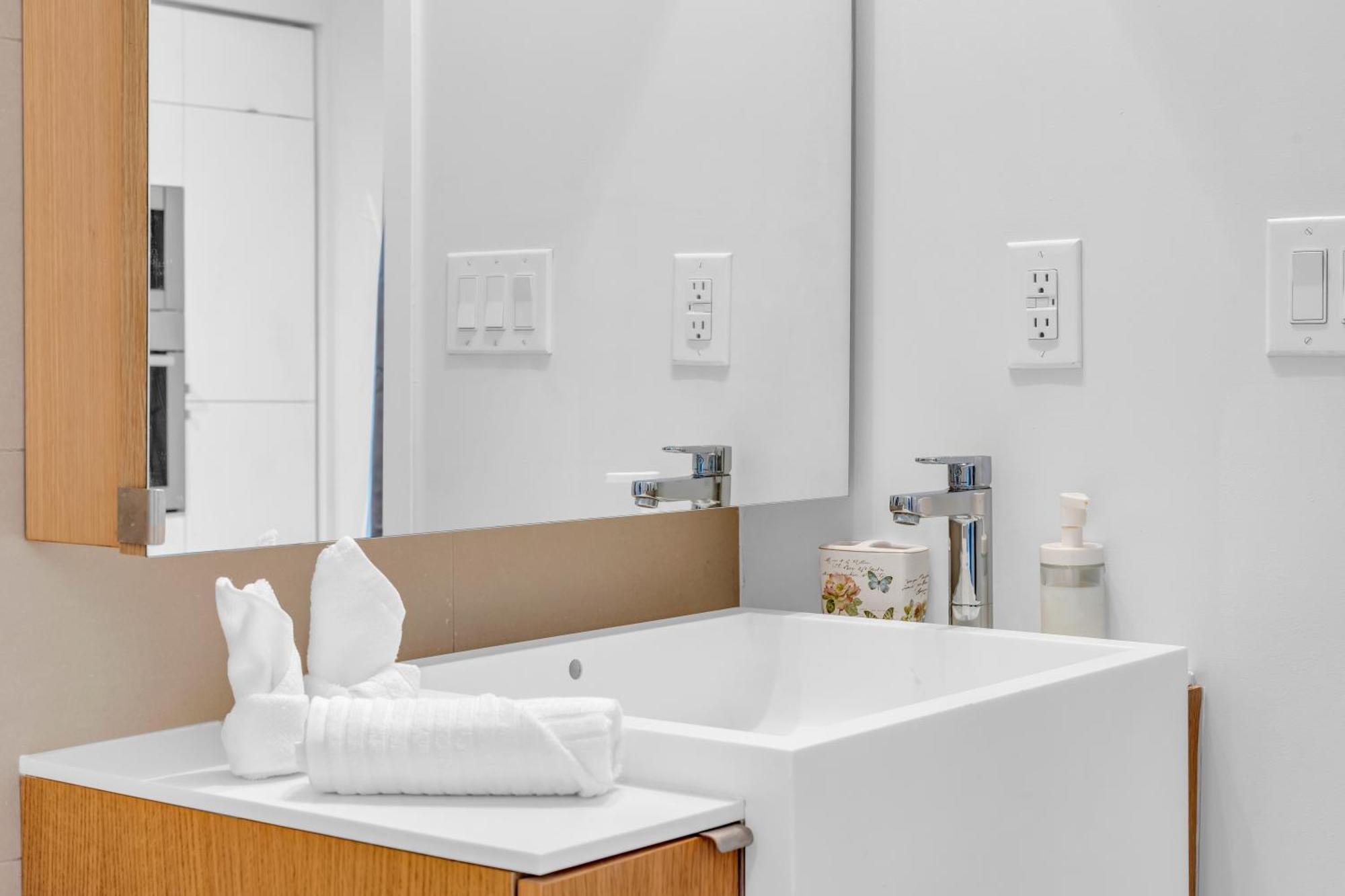 Spadina Modern Suites โตรอนโต ภายนอก รูปภาพ